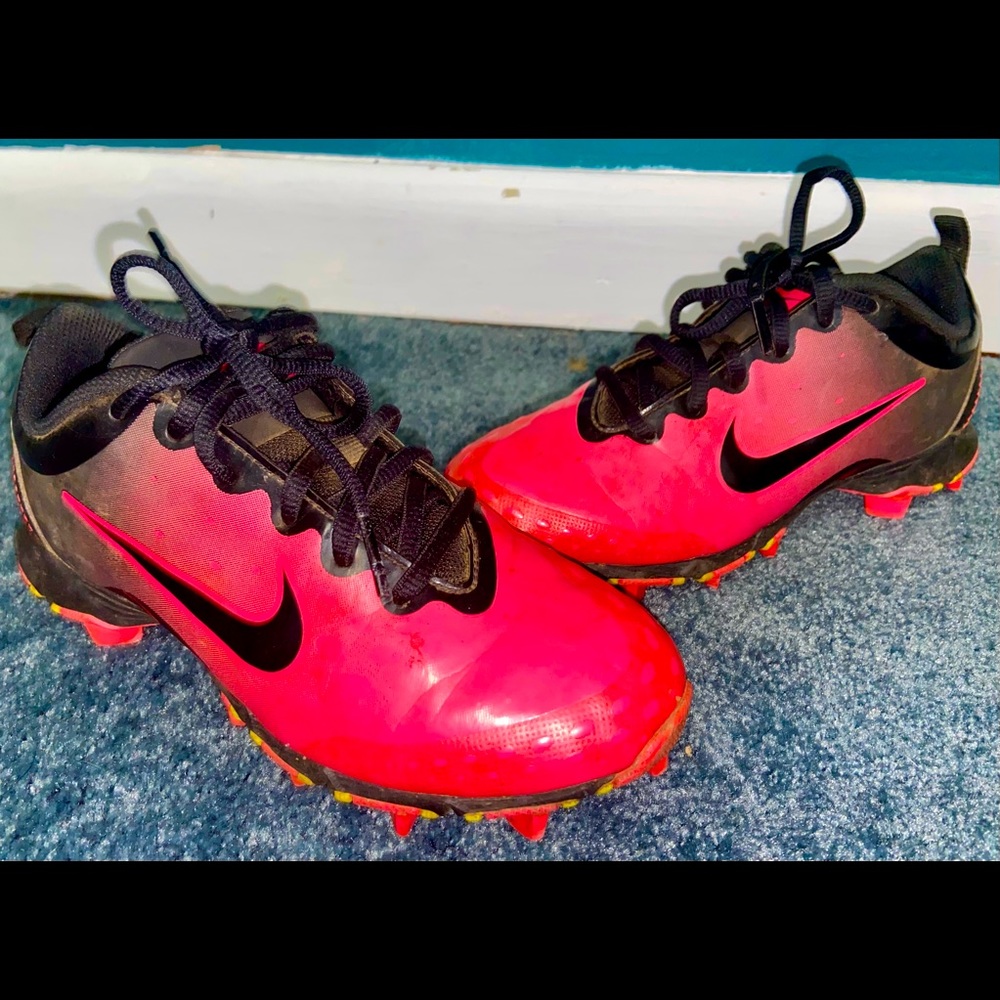 Beautiful Nike fast flex cleats kids 2y!!!